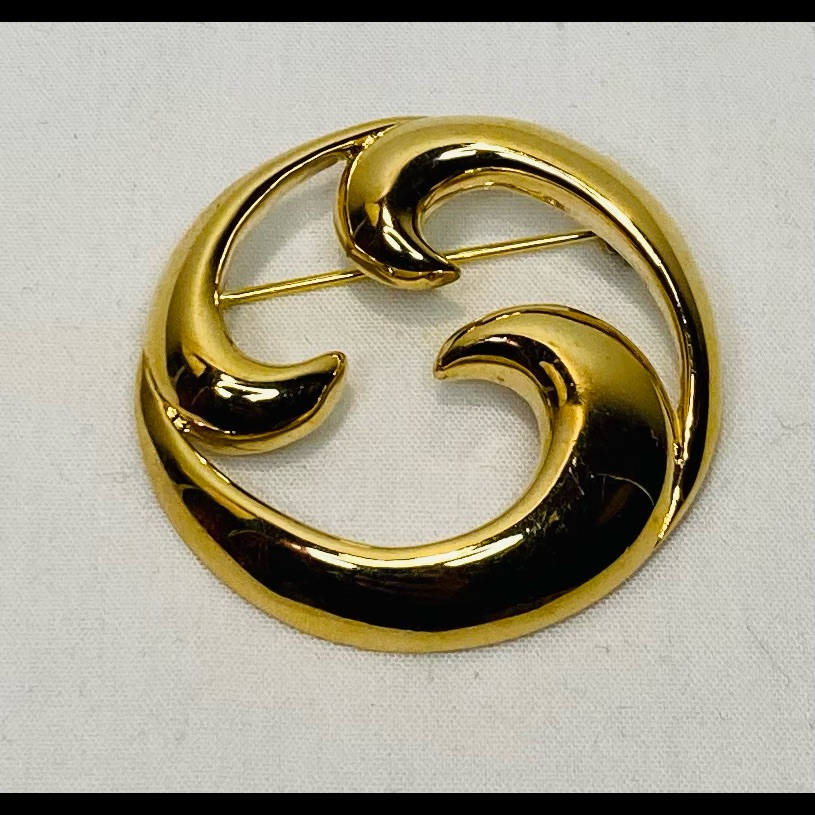 22400 Monet Stamped Brooch Pin Excellent Condition 20$